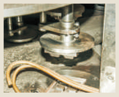 Wielofunkcyjna linia do produkcji automatycznych koszy na wafle z opatentowanym systemem wieży ciśnieniowej.